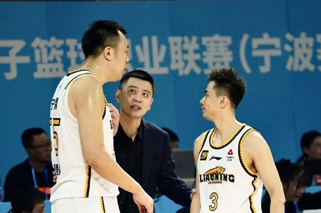 开云体育官网-CBA赛场爆发激烈对抗，外援提前交锋 