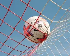 开云体育app下载-利物浦客场击败对手，保住英超三甲位置！(2122利物浦客场)